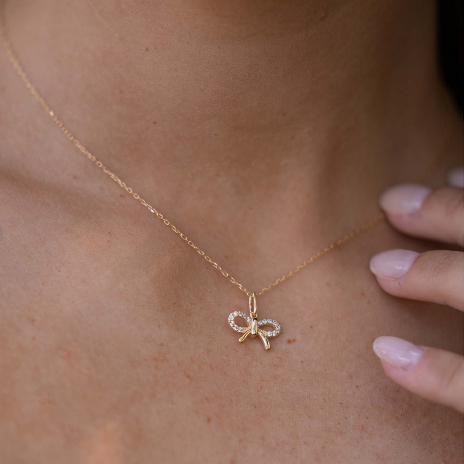 Bow Necklace